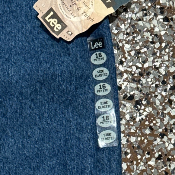 Lee Relaxed Fit Side Elastic Jeans – Women’s 16 Petite – NWT - Picture 3 of 7